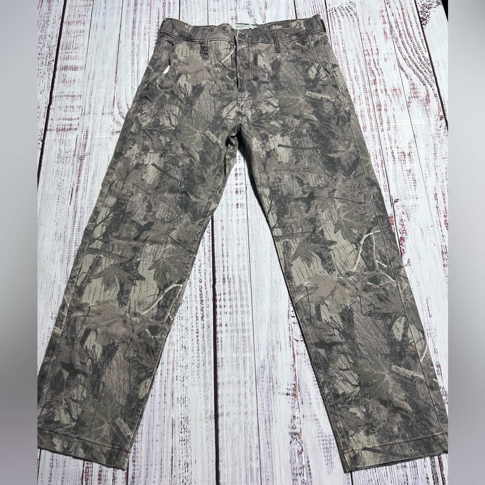 Hollister Men's Camo Carpenter Pants Size 30x30, Loose Fit, Straight Leg